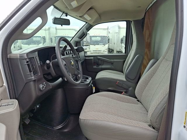 2026 Chevrolet Express Cutaway 3500 1WT