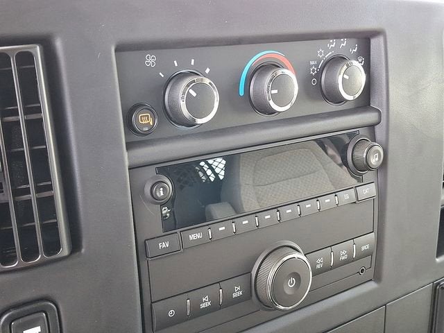 2025 Chevrolet Express Cargo WT