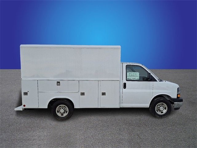 2025 Chevrolet Express Cutaway 3500 1WT