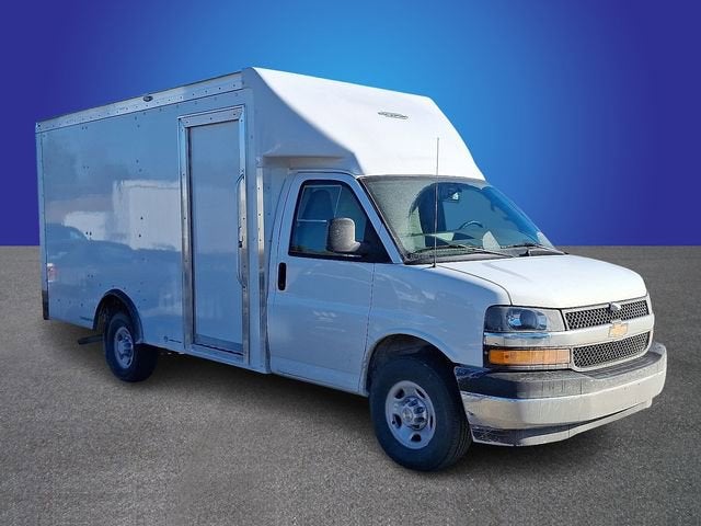 2026 Chevrolet Express Cutaway 3500 1WT