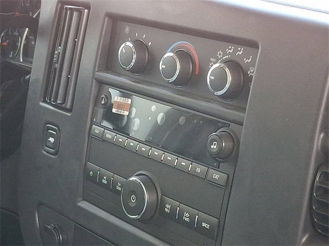 2025 Chevrolet Express Cutaway 3500 1WT