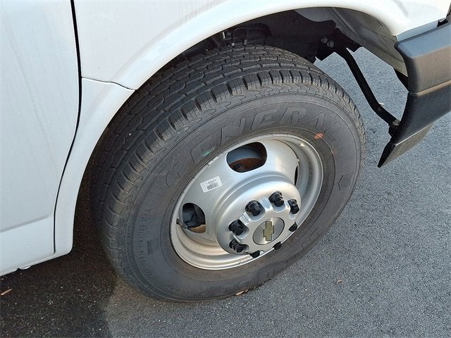 2025 Chevrolet Express Cutaway 3500 1WT