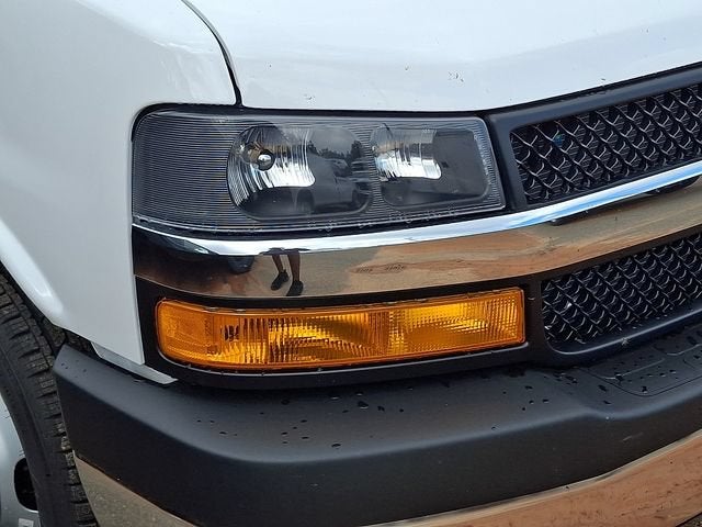 2026 Chevrolet Express Cutaway 3500 1WT