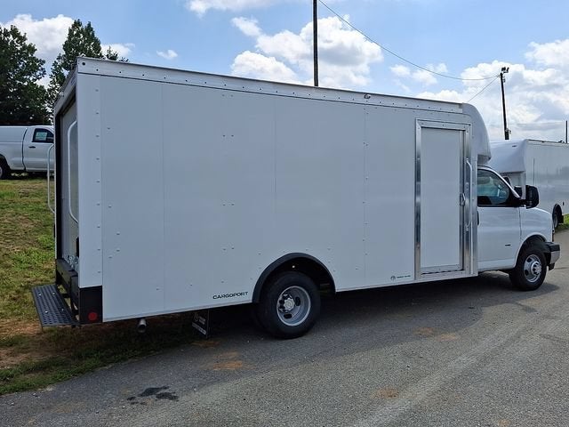 2026 Chevrolet Express Cutaway 3500 1WT