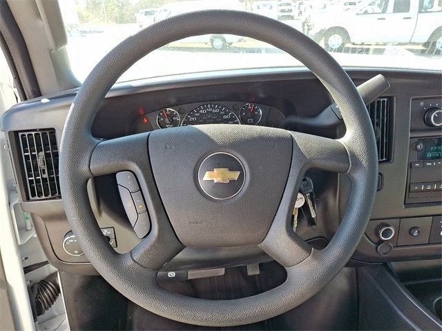 2025 Chevrolet Express Cutaway 3500 1WT