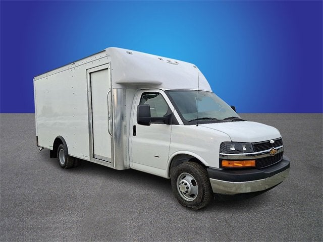 2026 Chevrolet Express Cutaway 3500 1WT