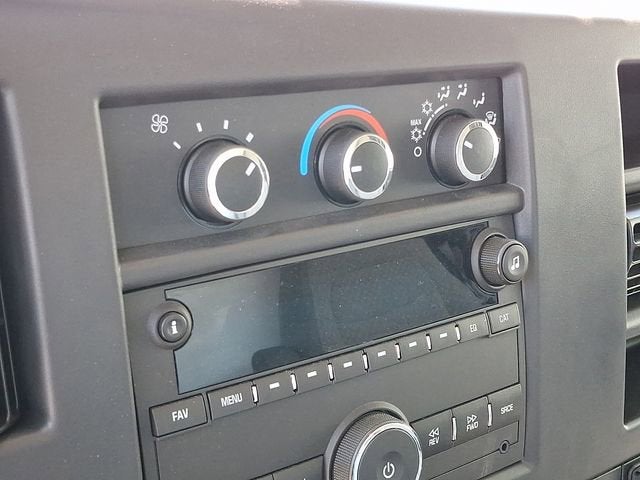 2025 Chevrolet Express Cutaway 3500 1WT