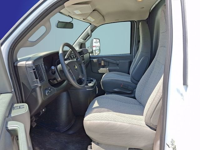 2025 Chevrolet Express Cutaway 3500 1WT