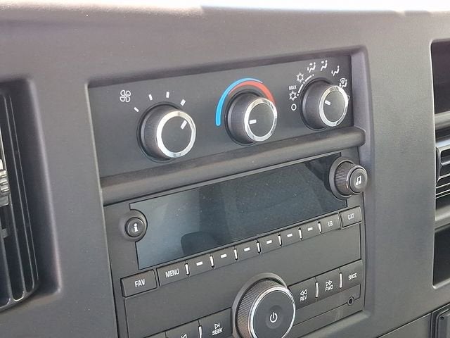 2025 Chevrolet Express Cutaway 3500 1WT