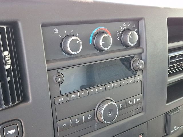 2025 Chevrolet Express Cutaway 3500 1WT