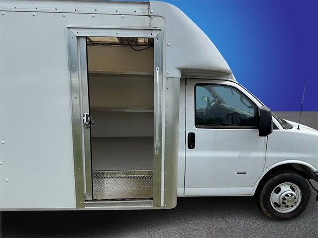 2022 Chevrolet Express Cutaway 4500 Work Van