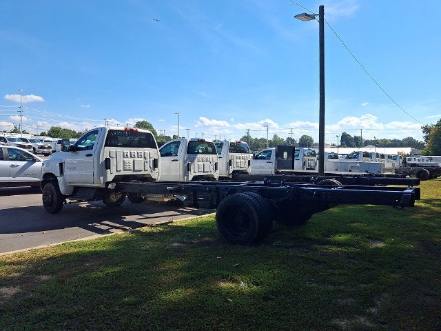 2022 Chevrolet Silverado 6500 HD Work Truck