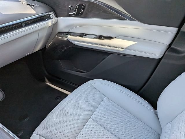 2024 Cadillac LYRIQ Luxury 1