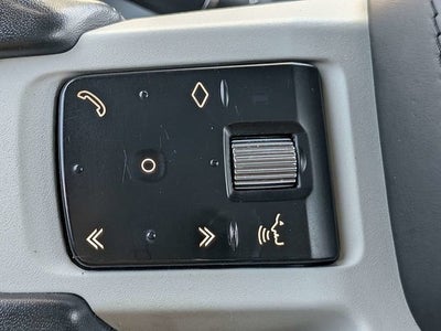 2023 Land Rover Defender SE