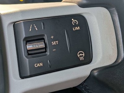 2023 Land Rover Defender SE