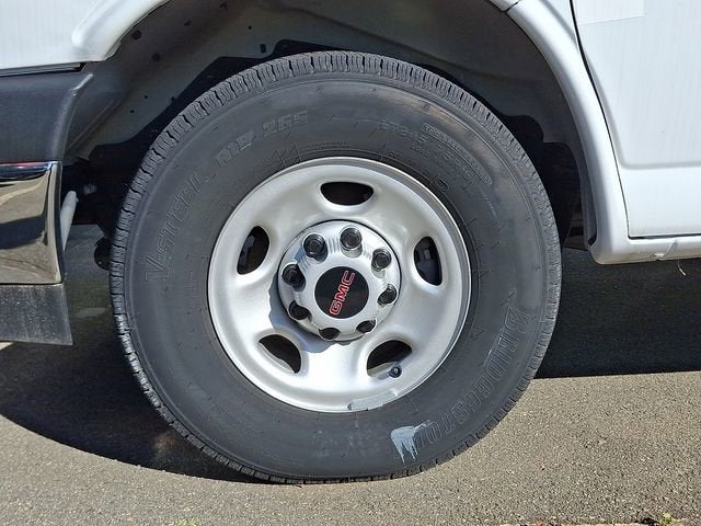 2025 GMC Savana Cutaway 3500 1WT