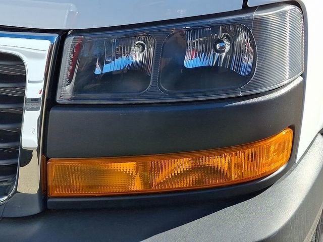 2025 GMC Savana Cutaway 3500 1WT