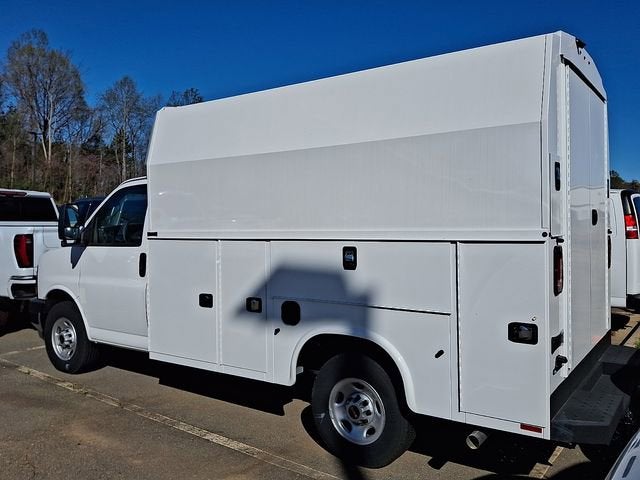 2025 GMC Savana Cutaway 3500 1WT