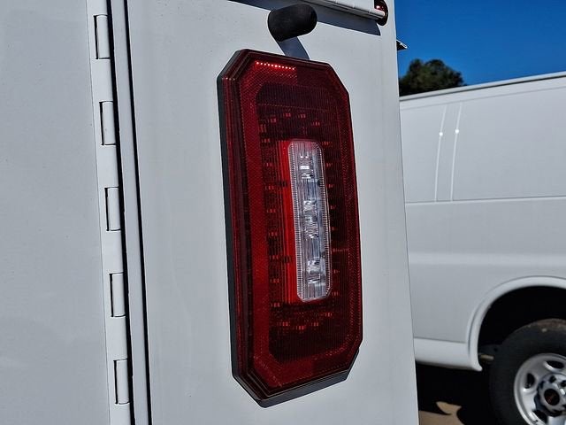 2025 GMC Savana Cutaway 3500 1WT