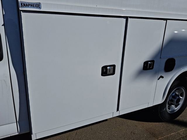 2025 GMC Savana Cutaway 3500 1WT