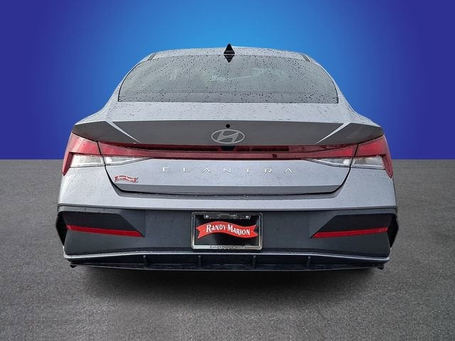 2025 Hyundai Elantra SE