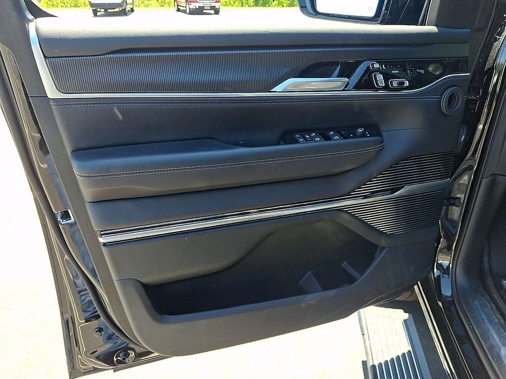 2025 Jeep Grand Wagoneer Series II