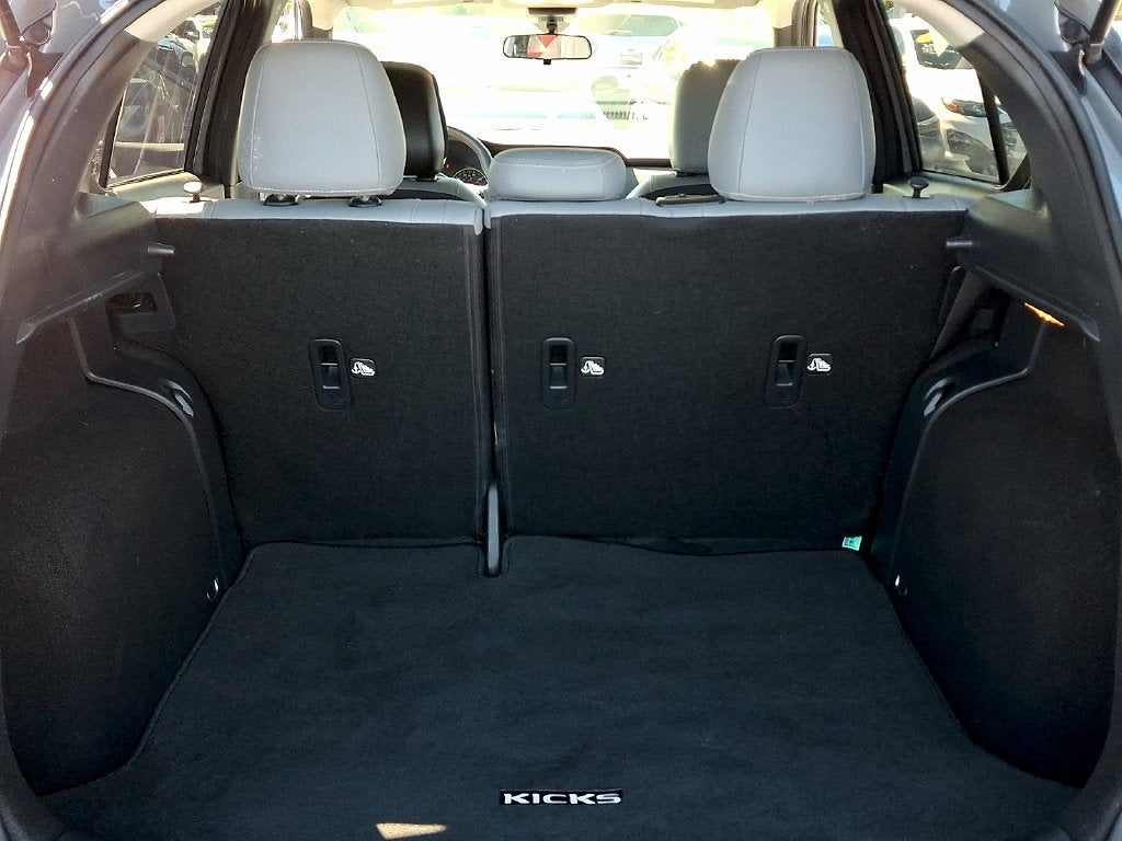 2023 Nissan Kicks SR