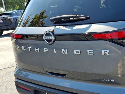 2025 Nissan Pathfinder SV