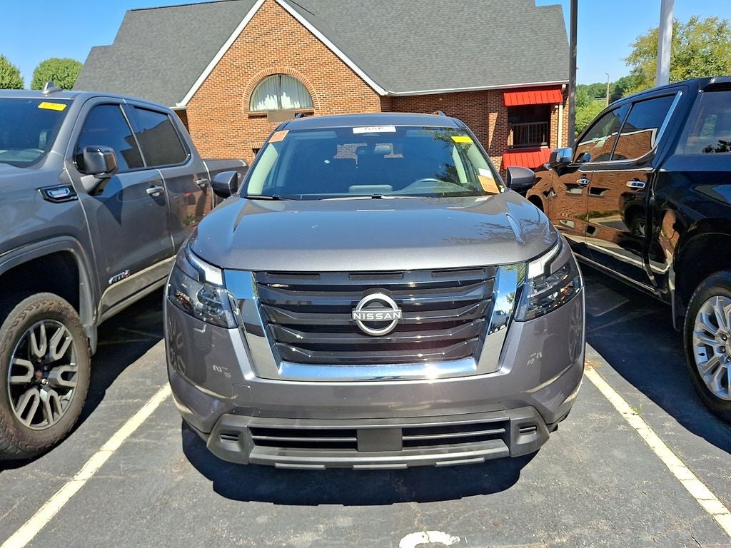 2025 Nissan Pathfinder SV