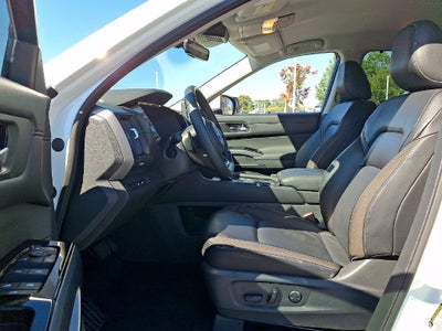 2024 Nissan Pathfinder SL