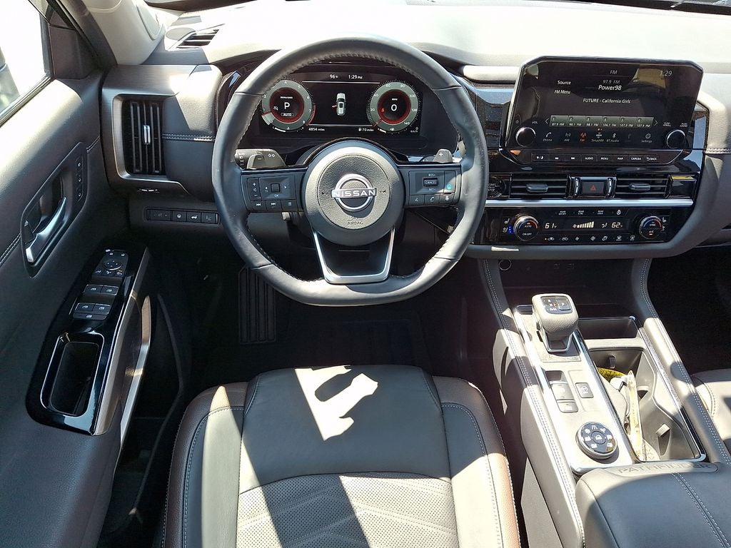 2025 Nissan Pathfinder Platinum
