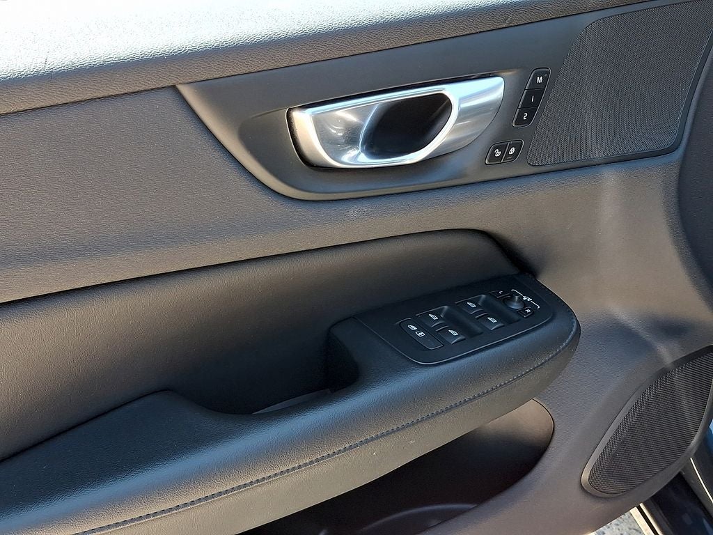 2024 Volvo S60 B5 Plus Dark Theme