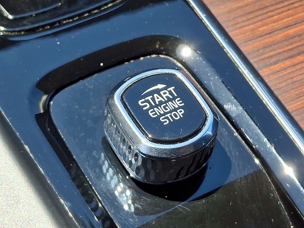 2024 Volvo S60 B5 Plus Dark Theme