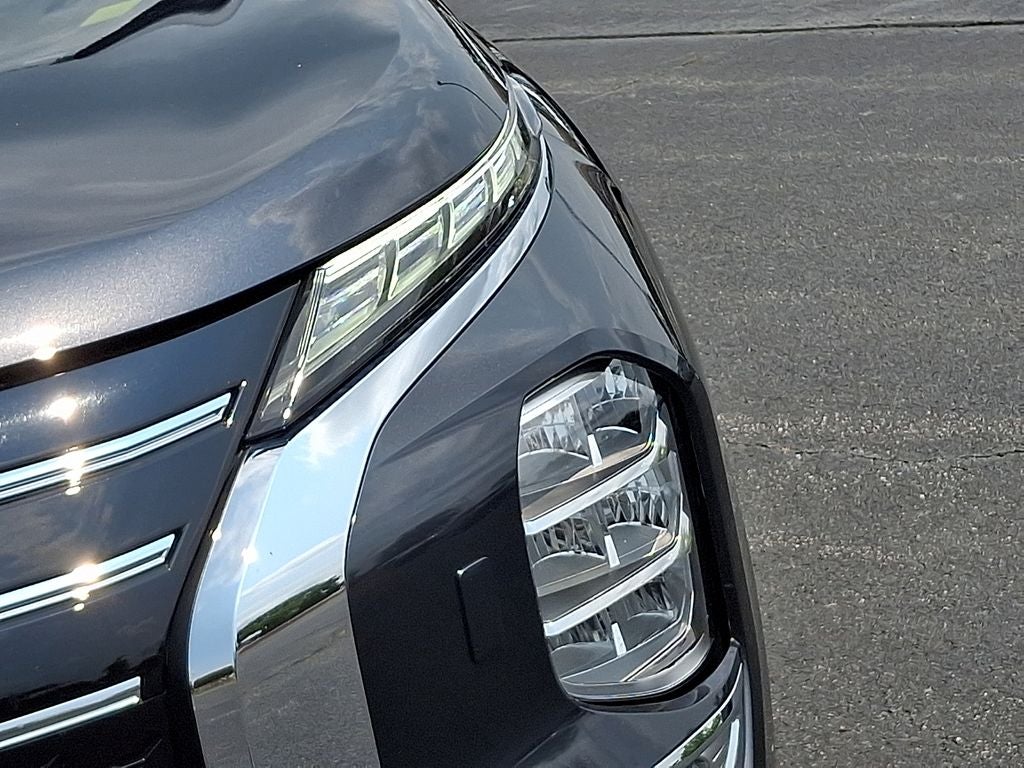 2025 Mitsubishi Outlander Base