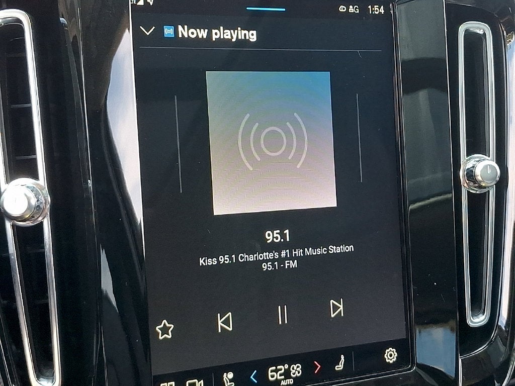 2024 Volvo XC40 B5 Plus Dark Theme