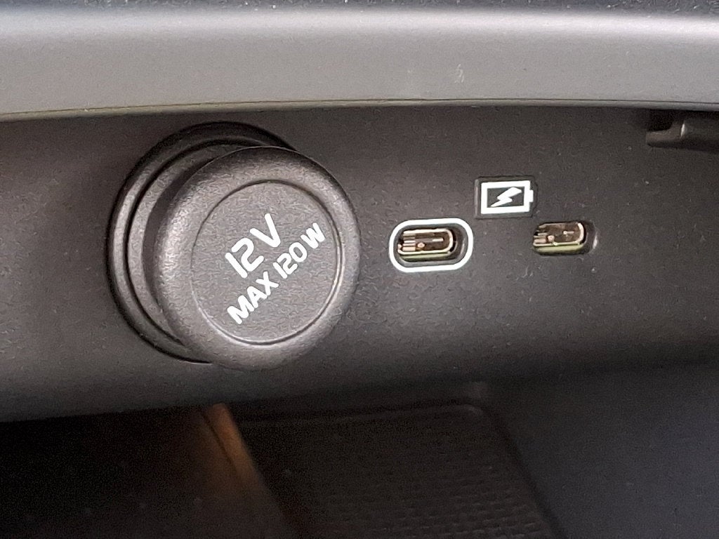 2024 Volvo XC40 B5 Plus Dark Theme