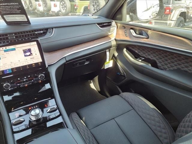 2023 Jeep Grand Cherokee Summit