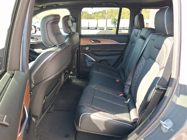 2027 Jeep Grand Cherokee GRAND CHEROKEE SUMMIT 4X4