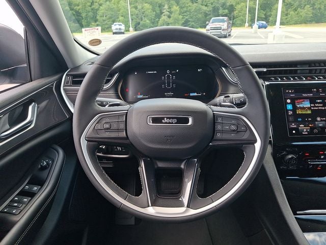 2023 Jeep Grand Cherokee L Laredo 4x4