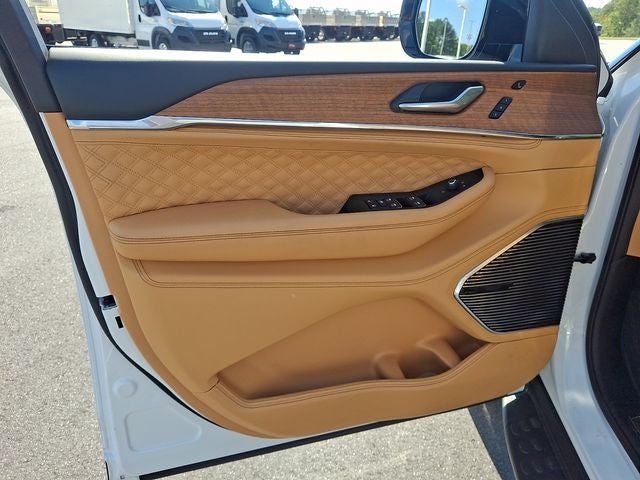 2025 Jeep Grand Cherokee L Summit Reserve 4x4