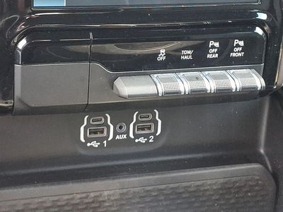 2023 RAM 1500 Laramie Crew Cab 4x4 5'7' Box