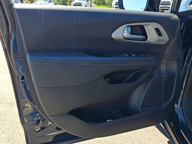 2024 Chrysler Pacifica Hybrid Premium S Appearance Pkg