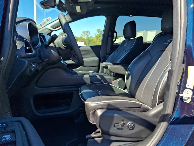 2024 Chrysler Pacifica Hybrid Premium S Appearance Pkg