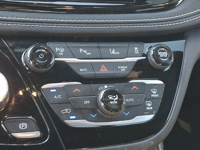 2024 Chrysler Pacifica Hybrid Premium S Appearance Pkg