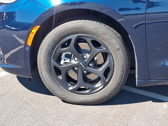 2024 Chrysler Pacifica Hybrid Premium S Appearance Pkg