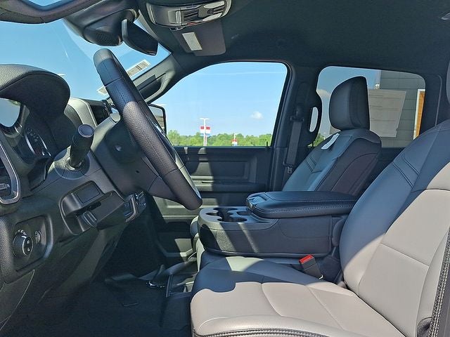 2026 RAM 3500 RAM 3500 TRADESMAN CREW CAB 4X4 8' BOX
