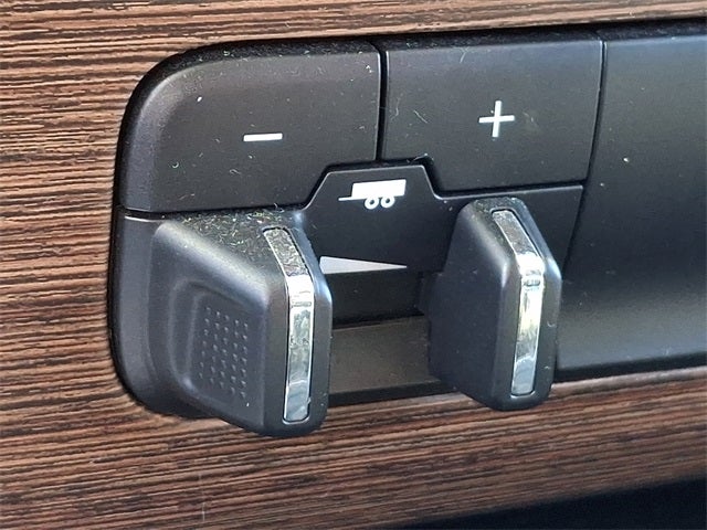 2017 RAM 2500 Laramie Crew Cab 4x4 6'4' Box