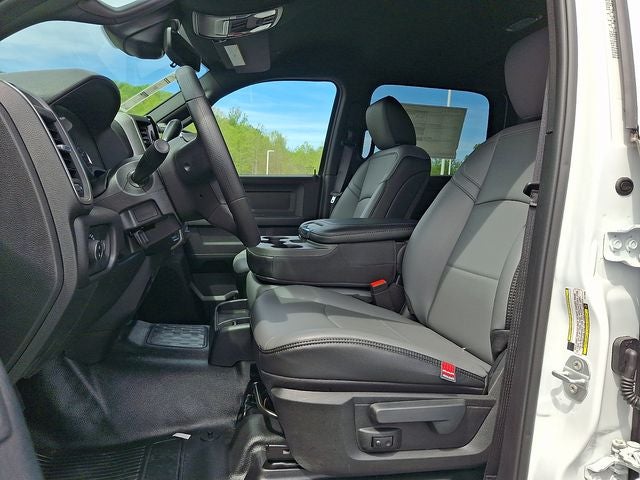 2026 RAM 5500HD RAM 5500 TRADESMAN CHASSIS CREW CAB 4X4 84' CA