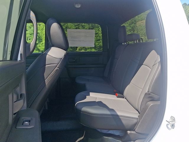 2026 RAM 5500HD RAM 5500 TRADESMAN CHASSIS CREW CAB 4X4 84' CA