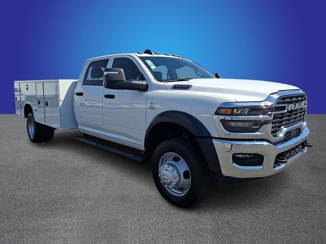 2026 RAM 5500HD RAM 5500 TRADESMAN CHASSIS CREW CAB 4X4 84' CA